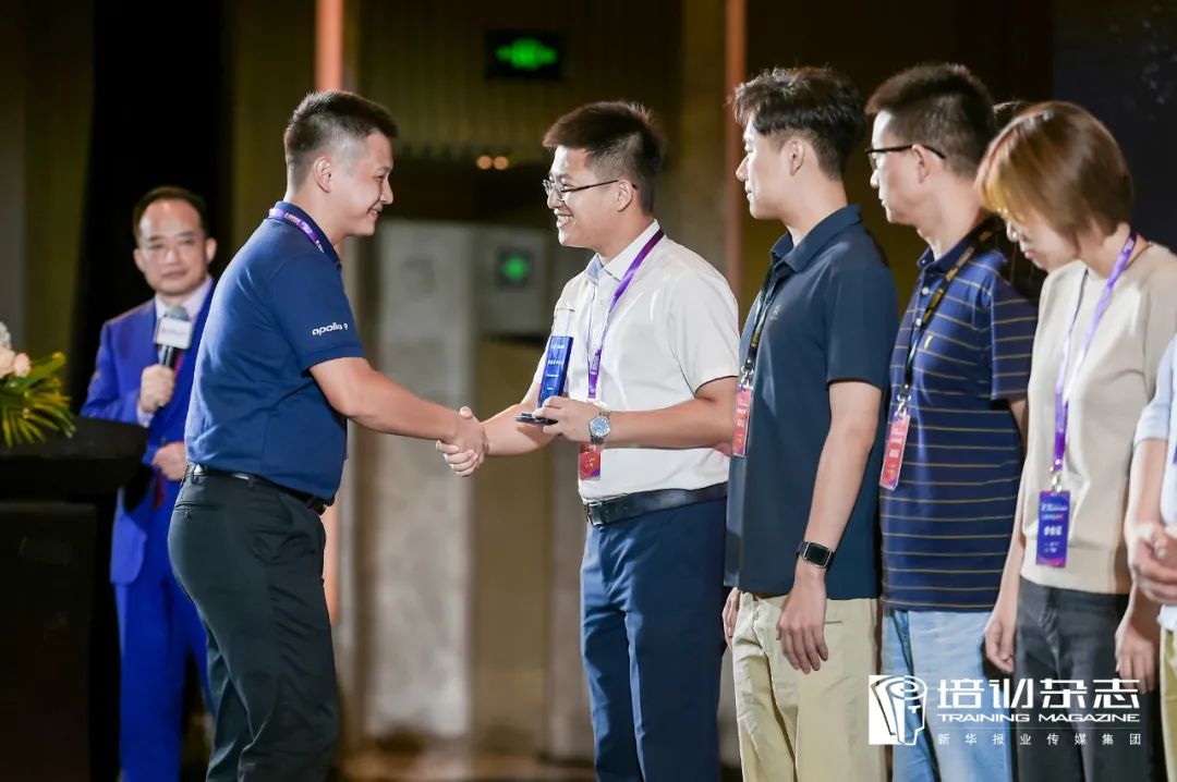 保利威直播艙亮相企業培訓年度盛會！周鑫受邀頒發人才發展菁英獎！