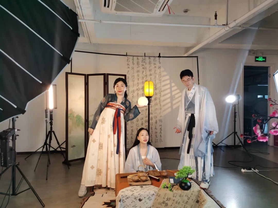 “古人”穿越現代聊B2B下半年增長？手把手教你打造驚艷朋友圈的直播!