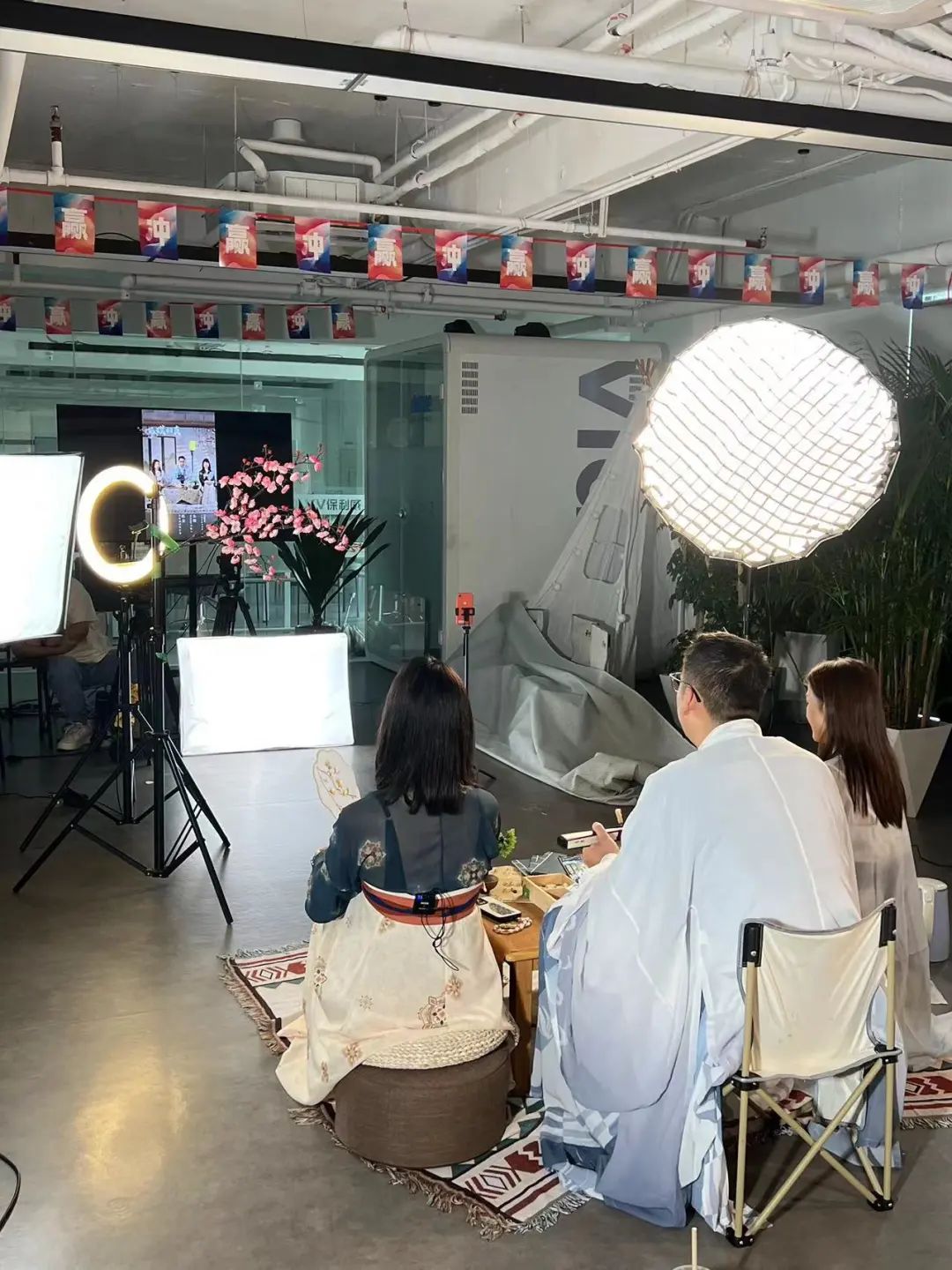 “古人”穿越現代聊B2B下半年增長？手把手教你打造驚艷朋友圈的直播!